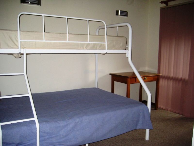 25 Gordon Avenue, Inverloch VIC 3996