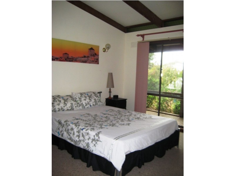 25 Gordon Avenue, Inverloch VIC 3996