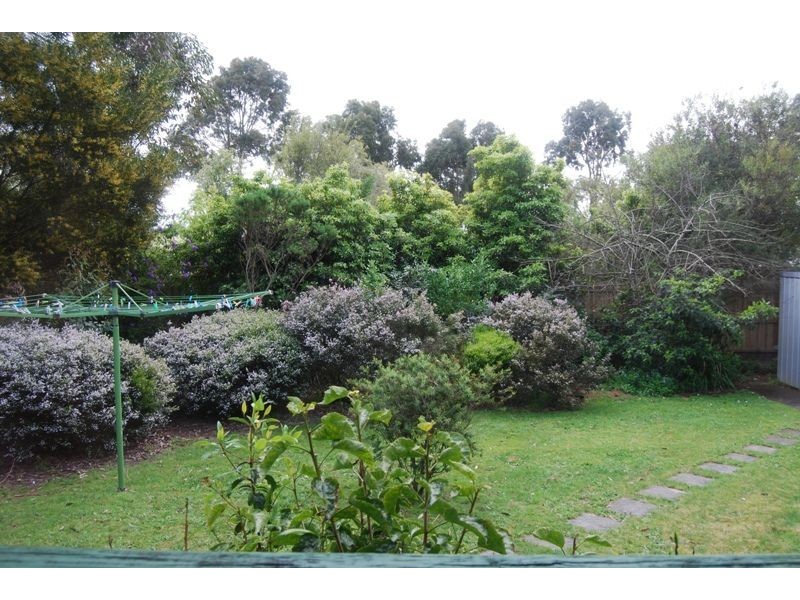 25 Gordon Avenue, Inverloch VIC 3996