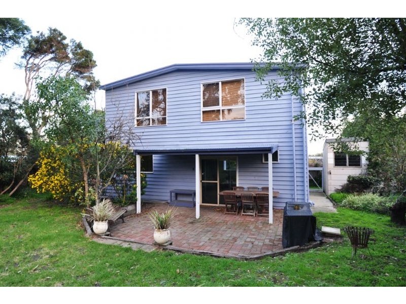 42 Bayview Avenue, Inverloch VIC 3996