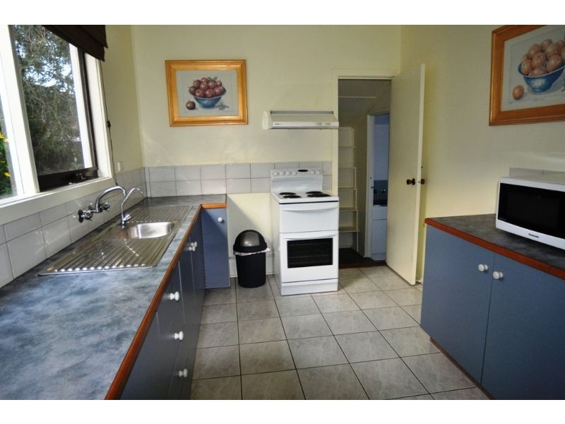 42 Bayview Avenue, Inverloch VIC 3996