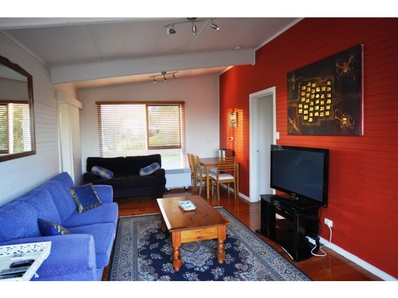 42 Bayview Avenue, Inverloch VIC 3996