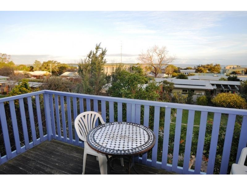 42 Bayview Avenue, Inverloch VIC 3996