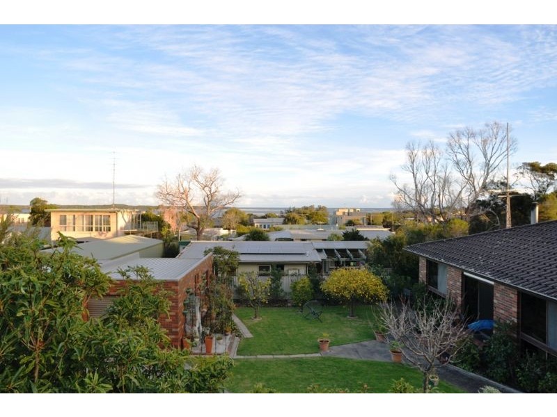 42 Bayview Avenue, Inverloch VIC 3996