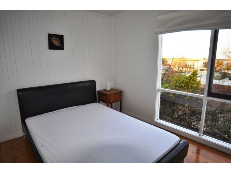 42 Bayview Avenue, Inverloch VIC 3996