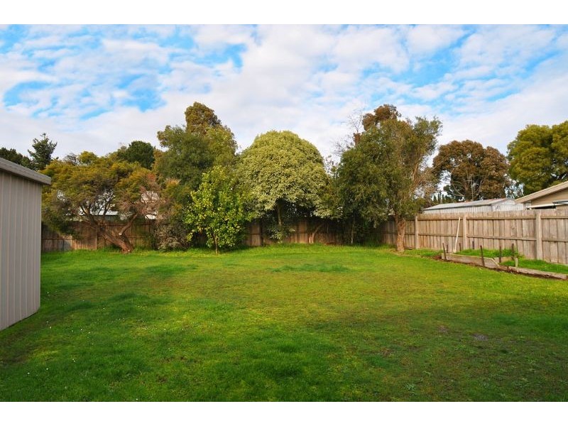 5 Stewart Avenue, Inverloch VIC 3996