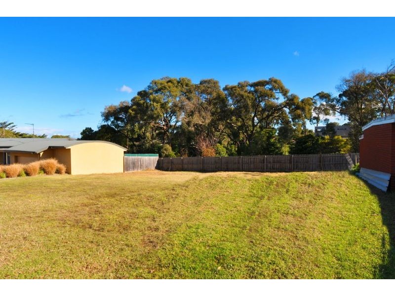 8 Holt Court, Inverloch VIC 3996