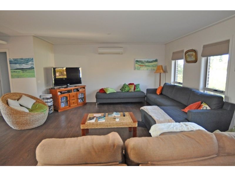 44 Woodland Heath Drv, Inverloch VIC 3996