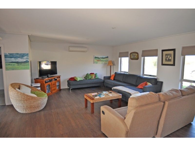 44 Woodland Heath Drv, Inverloch VIC 3996