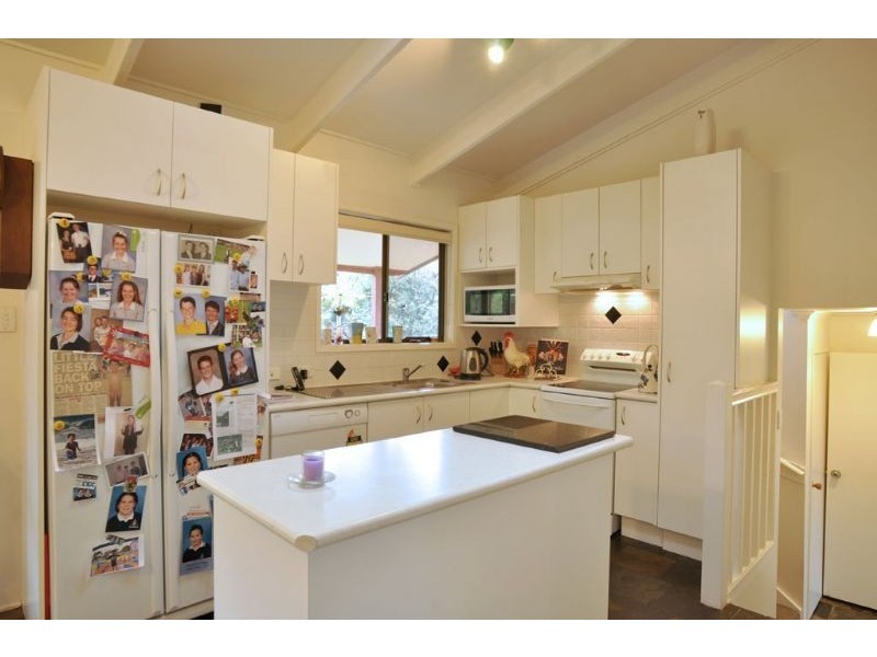 8 Lohr Avenue, Inverloch VIC 3996