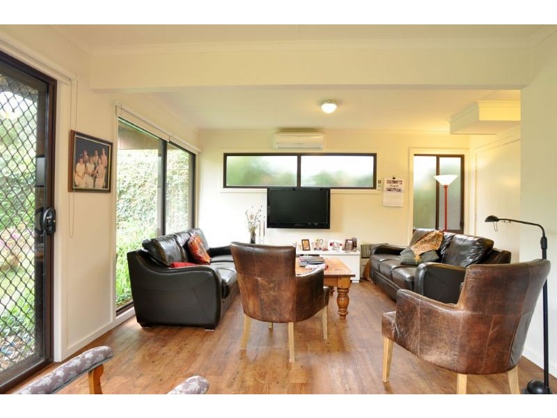 8 Lohr Avenue, Inverloch VIC 3996