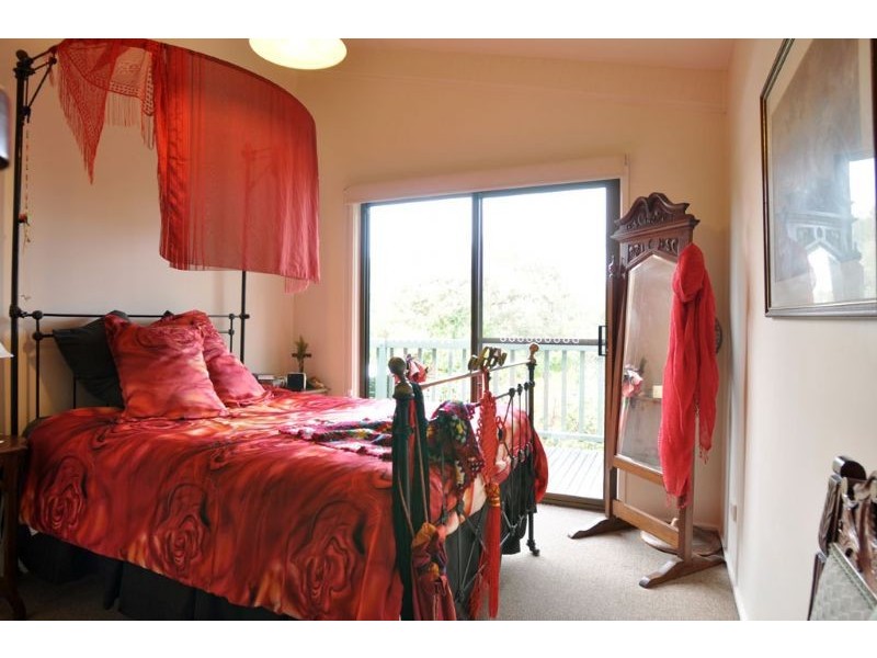 8 Lohr Avenue, Inverloch VIC 3996