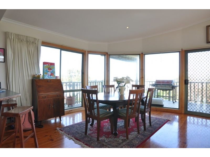 8a Beilby Ave, Inverloch VIC 3996