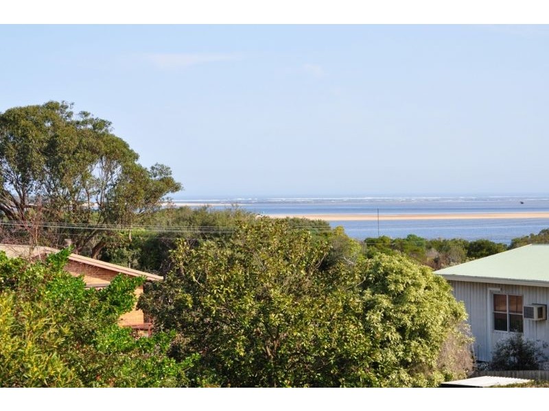 8a Beilby Ave, Inverloch VIC 3996