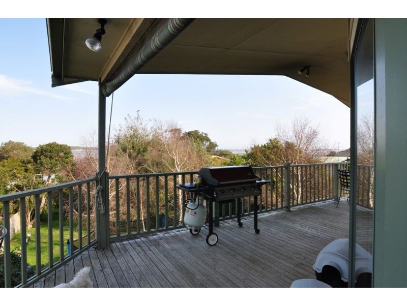 8a Beilby Ave, Inverloch VIC 3996