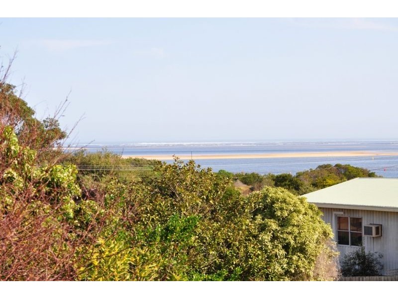 8a Beilby Ave, Inverloch VIC 3996