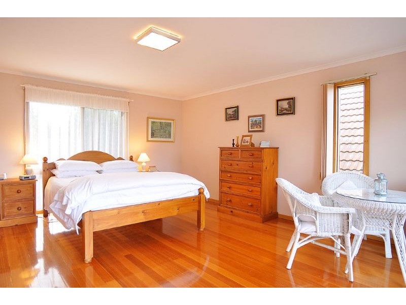 27 Garden Cres, Inverloch VIC 3996