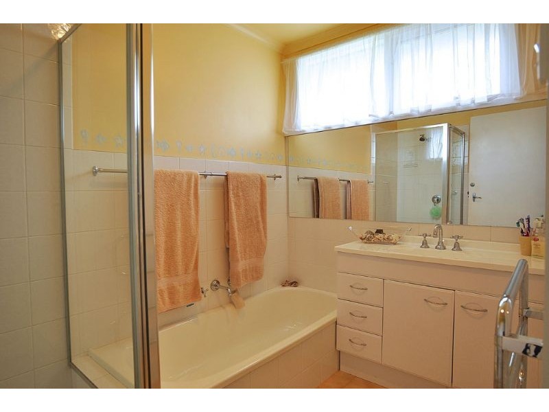 27 Garden Cres, Inverloch VIC 3996