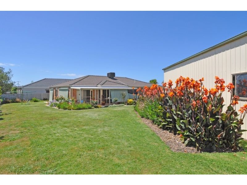 17 Stanley Crt, Inverloch VIC 3996
