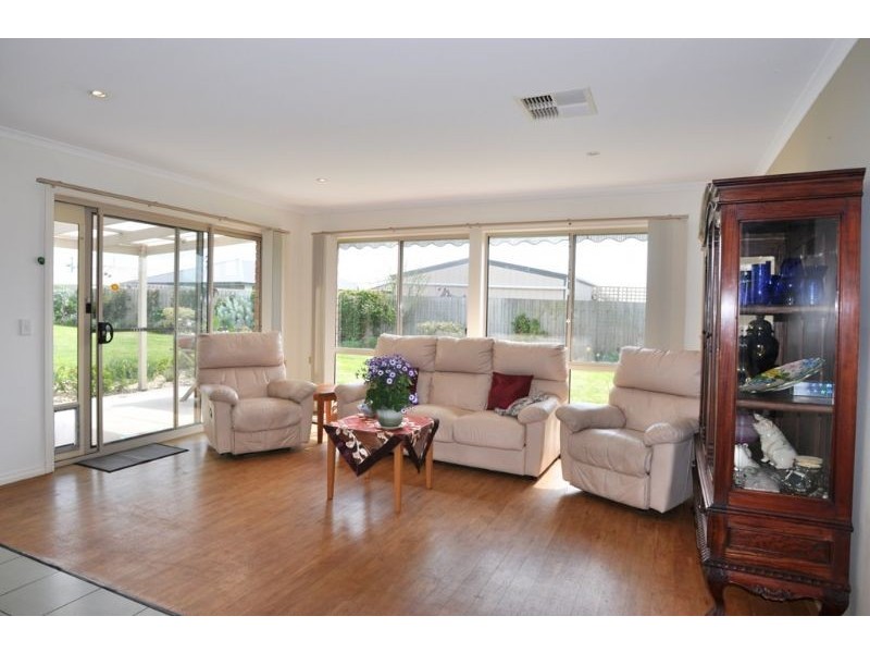 17 Stanley Crt, Inverloch VIC 3996