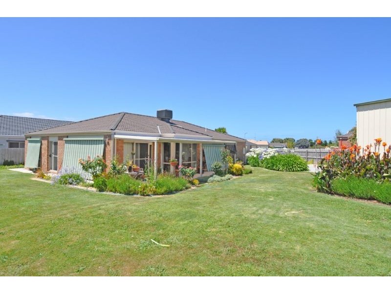 17 Stanley Crt, Inverloch VIC 3996