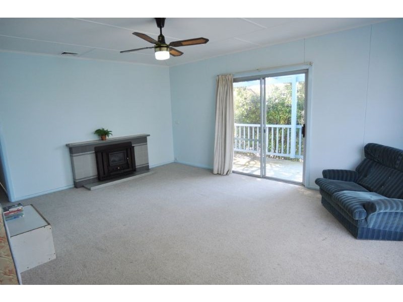 103 Bayview Ave, Inverloch VIC 3996