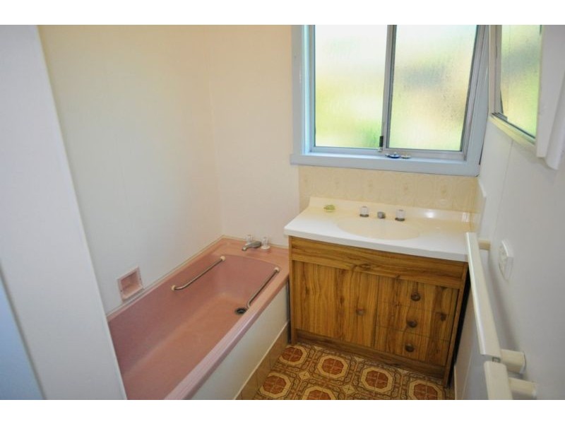 103 Bayview Ave, Inverloch VIC 3996