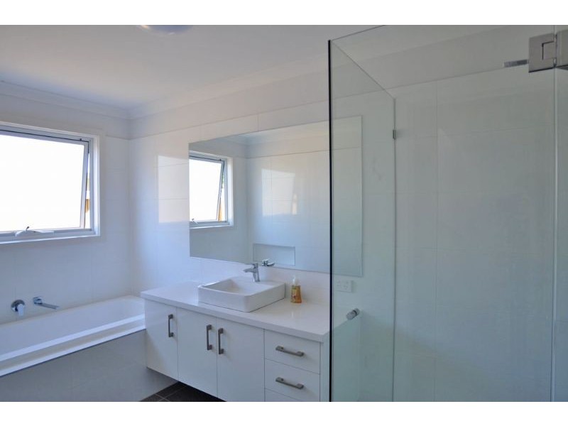 67a & 67b Halford St, Inverloch VIC 3996