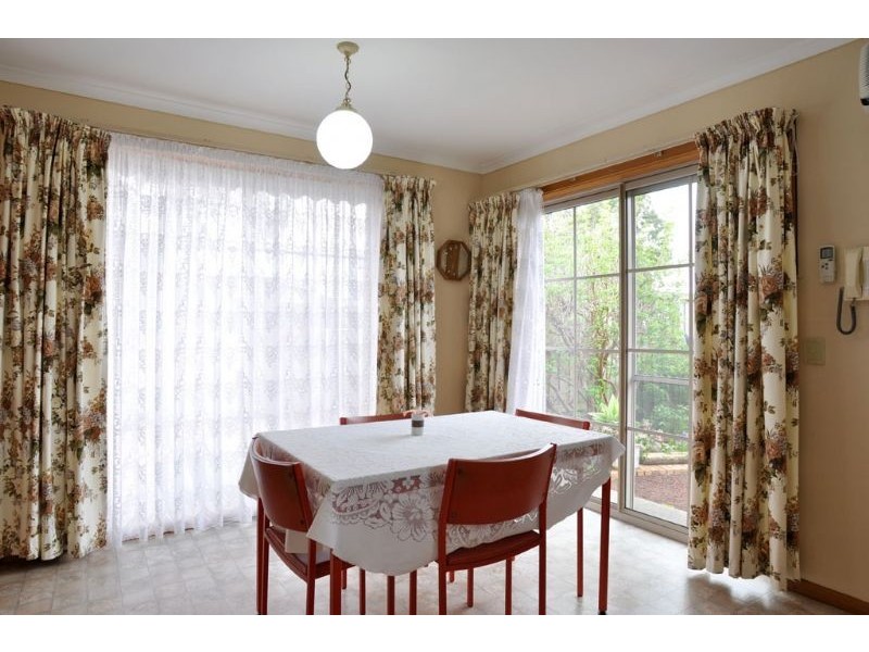 4 Youll Grove, Inverloch VIC 3996