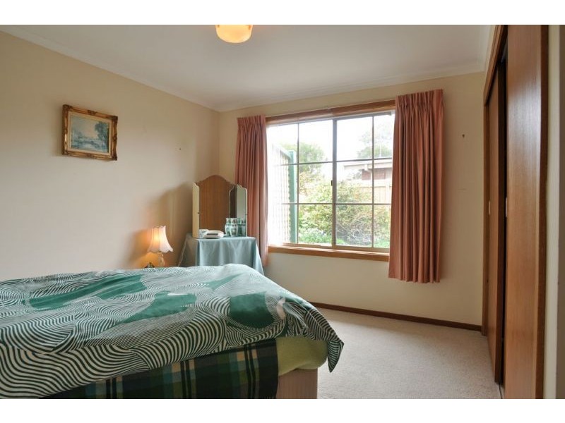 4 Youll Grove, Inverloch VIC 3996