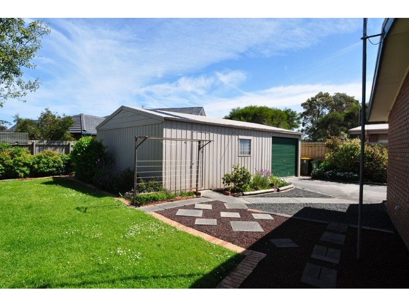 4 Youll Grove, Inverloch VIC 3996