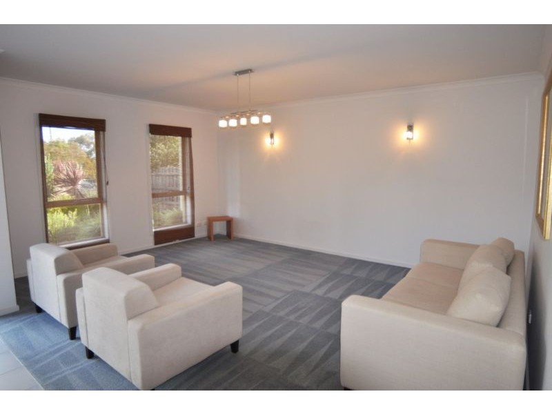 99 Bayview Ave, Inverloch VIC 3996