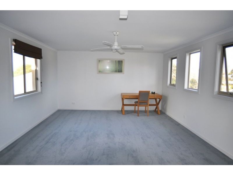 99 Bayview Ave, Inverloch VIC 3996