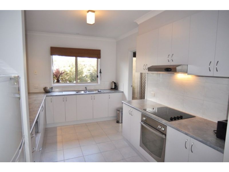 99 Bayview Ave, Inverloch VIC 3996