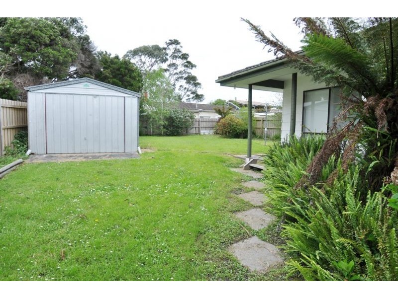 35 Garden Cres, Inverloch VIC 3996