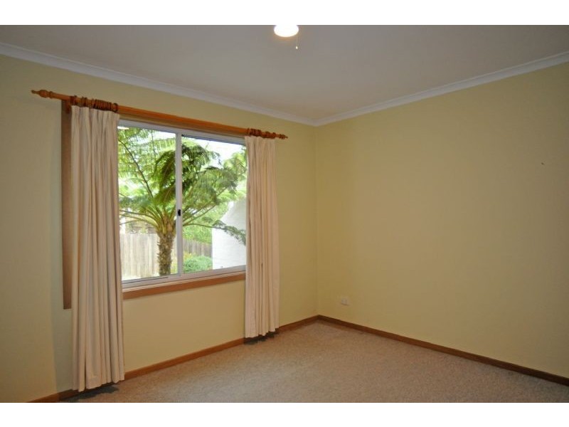 1/3 Scarborough St, Inverloch VIC 3996