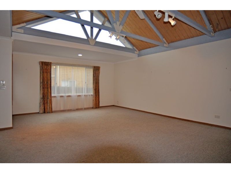 1/3 Scarborough St, Inverloch VIC 3996