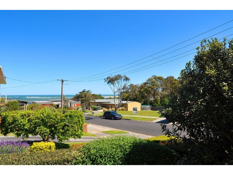 2 Holt Court, Inverloch VIC 3996