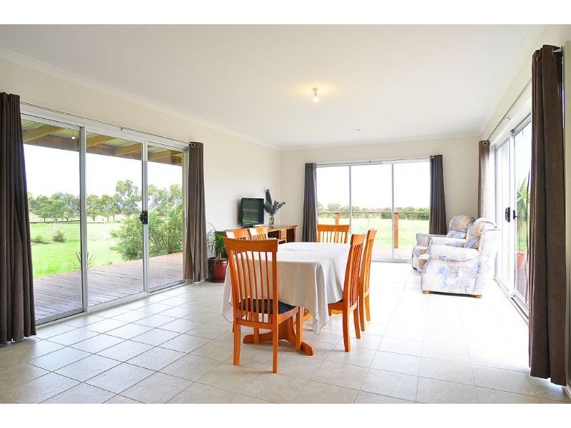 86 Albert Ruttle Drive, Inverloch VIC 3996