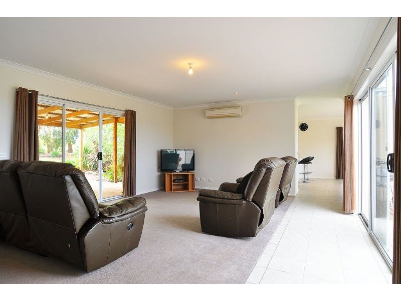 86 Albert Ruttle Drive, Inverloch VIC 3996