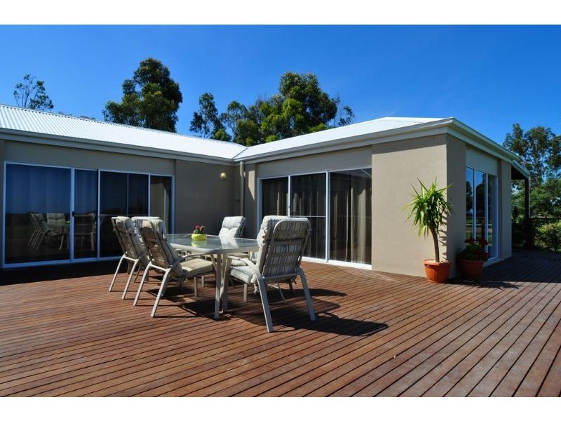 86 Albert Ruttle Drive, Inverloch VIC 3996