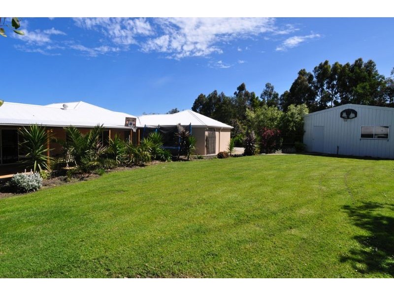 86 Albert Ruttle Drive, Inverloch VIC 3996