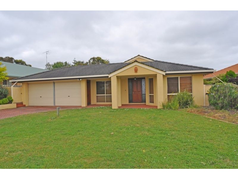 18 Woodland Heath Drv, Inverloch VIC 3996