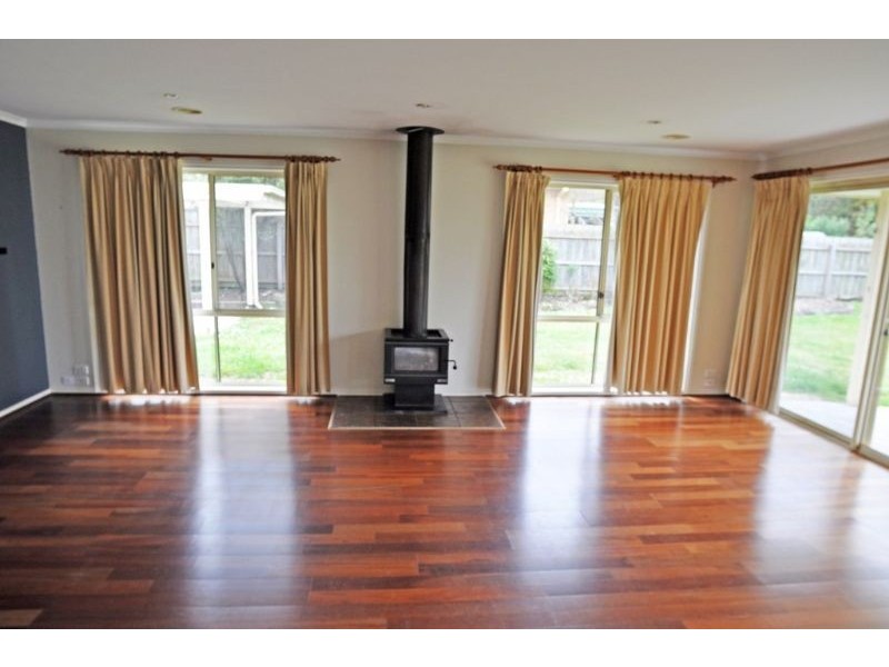 18 Woodland Heath Drv, Inverloch VIC 3996