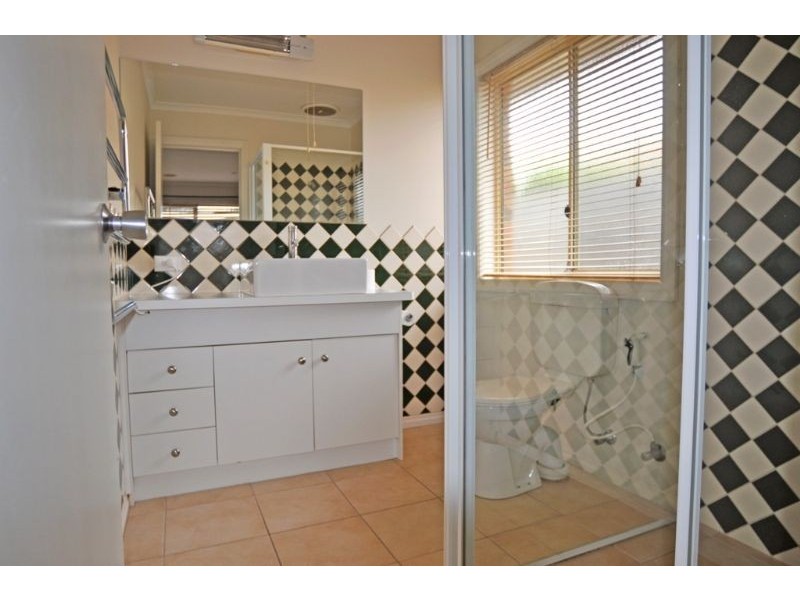 18 Woodland Heath Drv, Inverloch VIC 3996