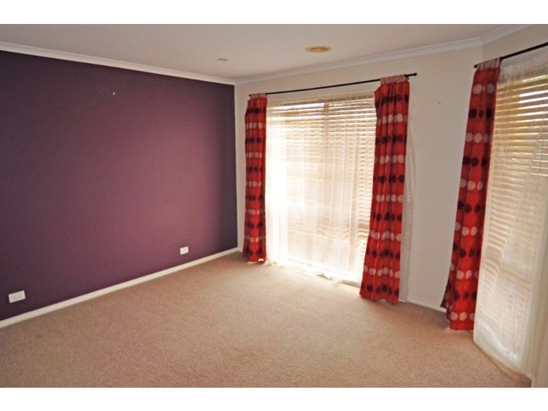 18 Woodland Heath Drv, Inverloch VIC 3996