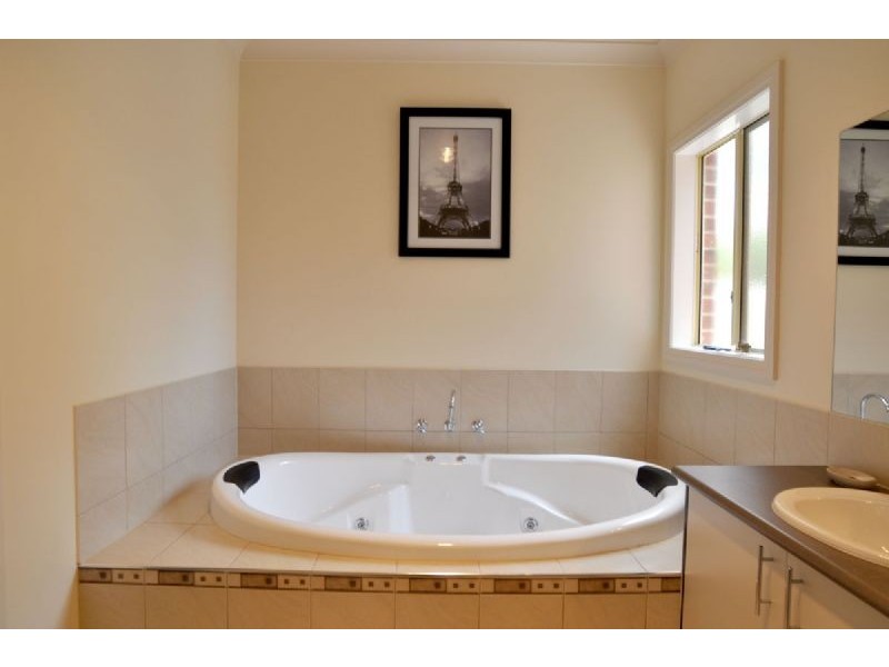 34 Meanderri Crescent, Inverloch VIC 3996