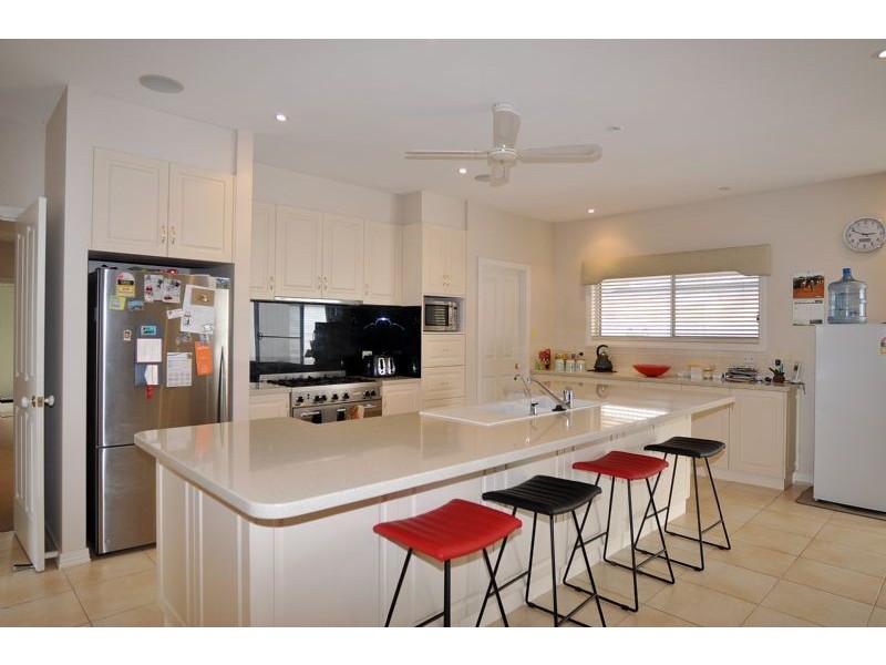 4 Surrey Place, Inverloch VIC 3996
