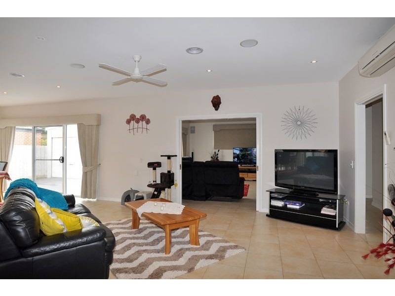 4 Surrey Place, Inverloch VIC 3996