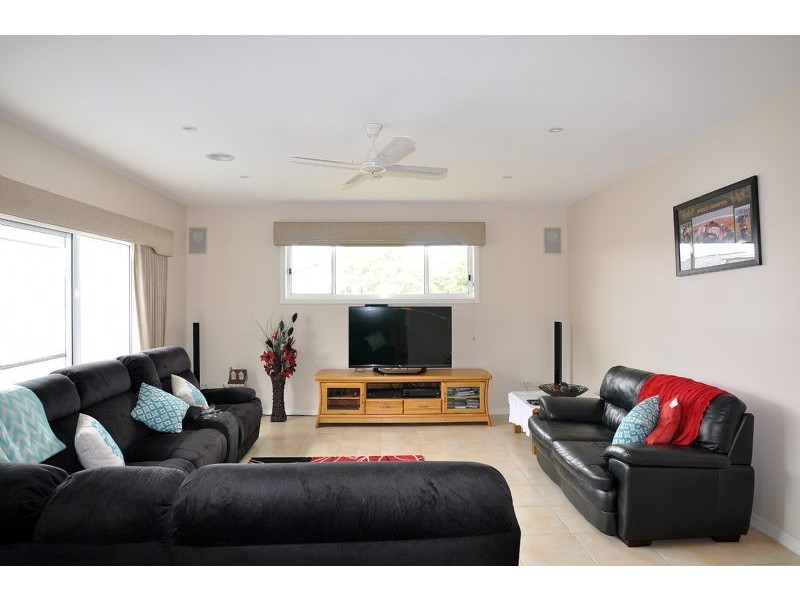 4 Surrey Place, Inverloch VIC 3996
